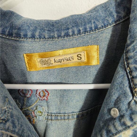 Rare Distressed Floral Embroidery Cropped Womens Denim Jacket Button Up Sz Small - Picture 6 of 6